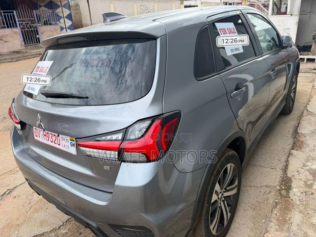 Mitsubishi Outlander 2021 Silver