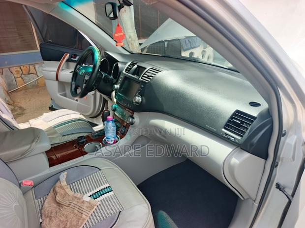 Toyota Highlander 2013 Silver