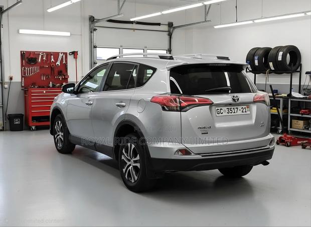 Toyota RAV4 LE AWD (2.5L 4cyl 6A) 2017 Silver