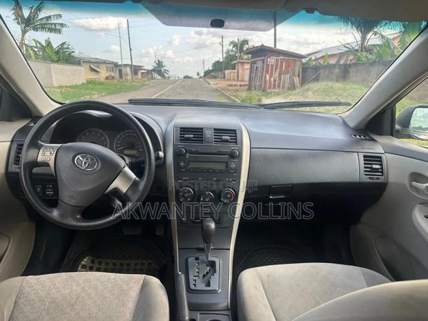 Toyota Corolla 2010 Brown