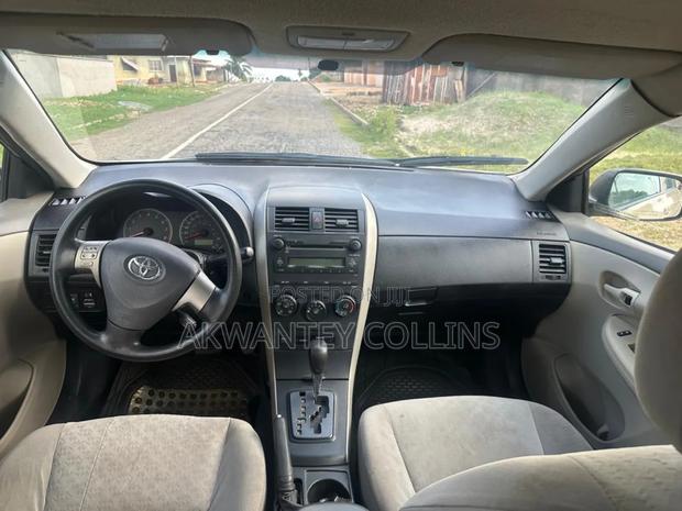 Toyota Corolla 2010 Brown