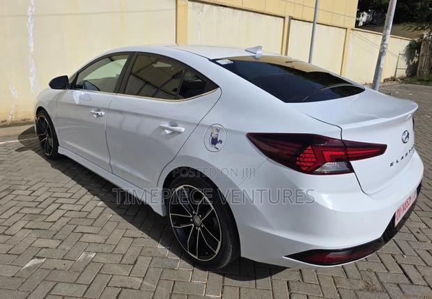 Hyundai Elantra Sport 2019 White