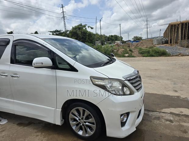 Toyota Alphard 2.4 Petrol AWD 2012 White