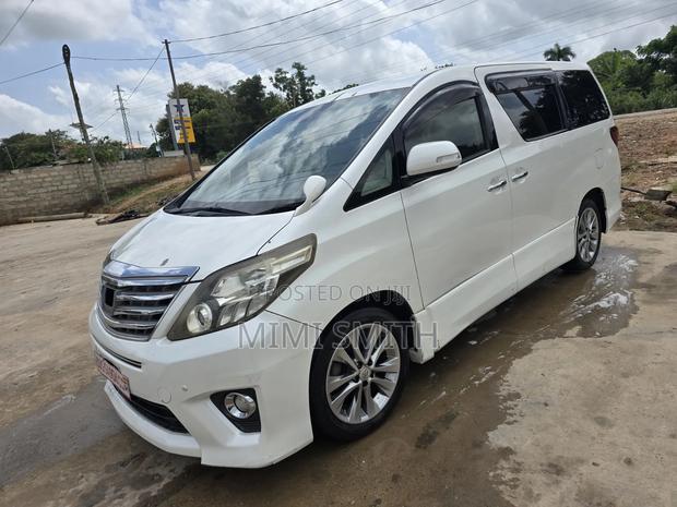 Toyota Alphard 2.4 Petrol AWD 2012 White