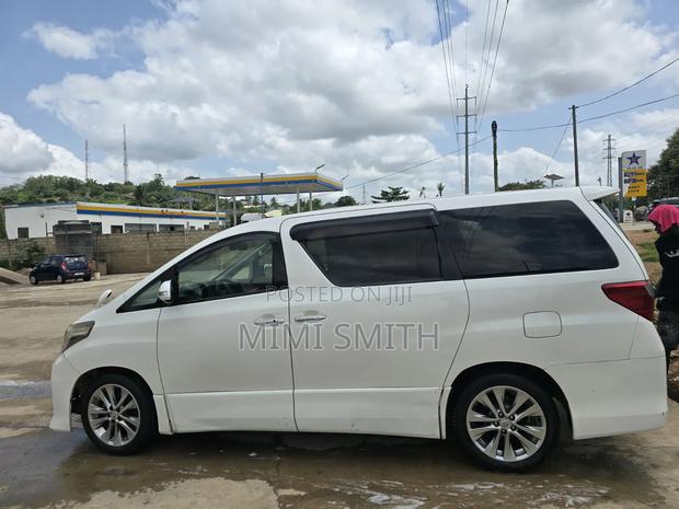 Toyota Alphard 2.4 Petrol AWD 2012 White