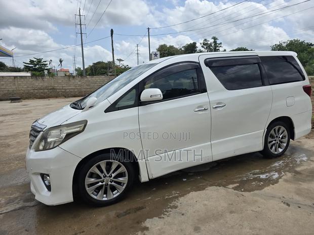 Toyota Alphard 2.4 Petrol AWD 2012 White