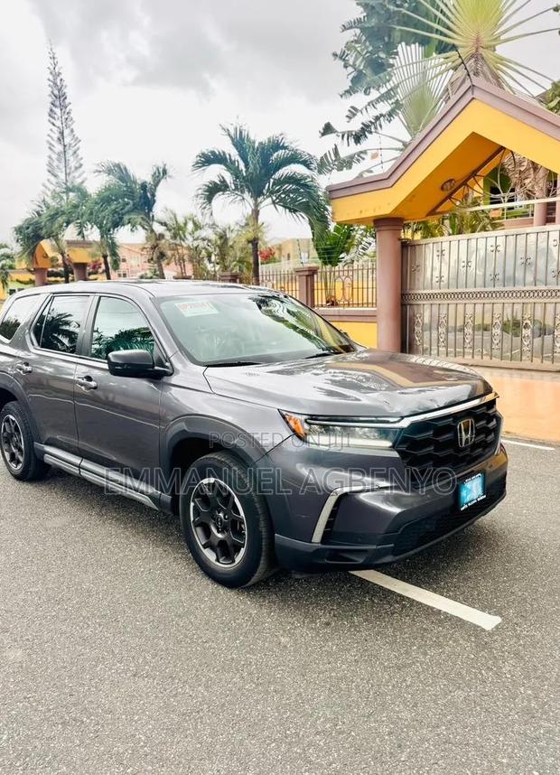 Honda Pilot EX-L 8 Passenger AWD 2023 Silver