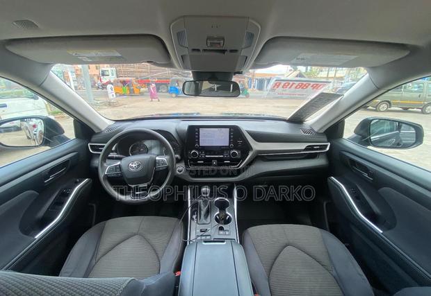Toyota Highlander LE 2022 Black