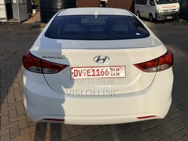 Hyundai Elantra Limited Sedan FWD (1.8L 4cyl 6A) 2013 White
