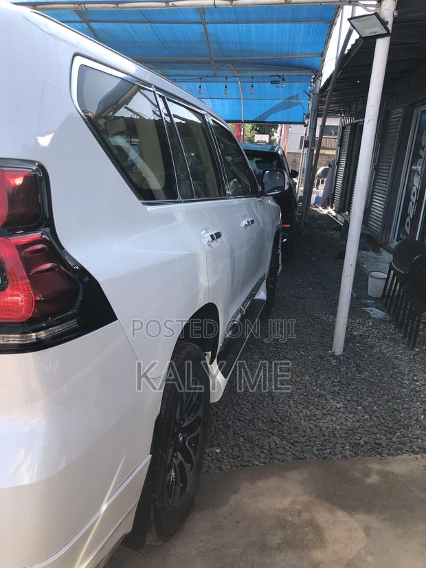 Toyota Land Cruiser Prado 2017 White