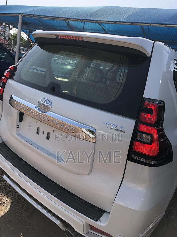 Toyota Land Cruiser Prado 2017 White