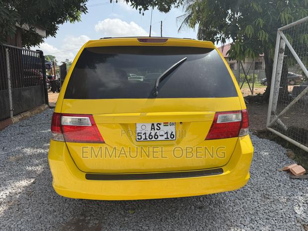 Honda Odyssey 2010 Yellow