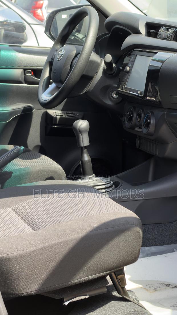 New Toyota Hilux 2023 Black