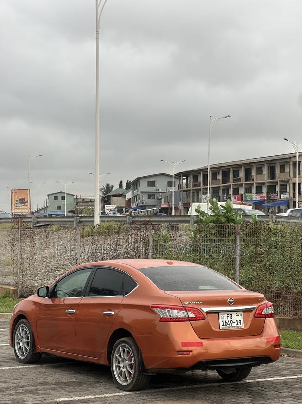 Nissan Sentra SV 4dr Sedan (1.8L 4cyl CVT) 2015