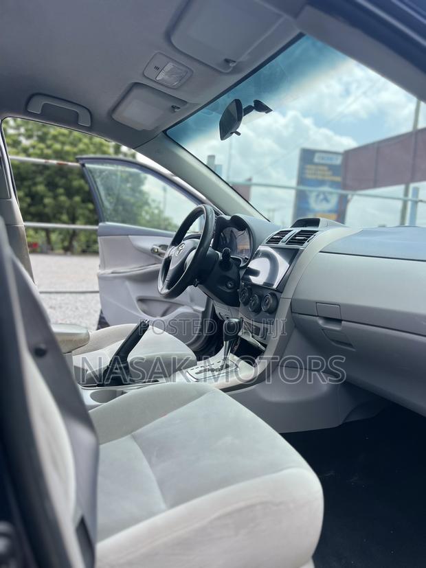 Toyota Corolla LE 4dr Sedan (1.8L 4cyl 4A) 2013 Blue