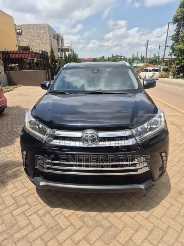 Toyota Highlander SE 4x4 V6 (3.5L 6cyl 8A) 2018 Black
