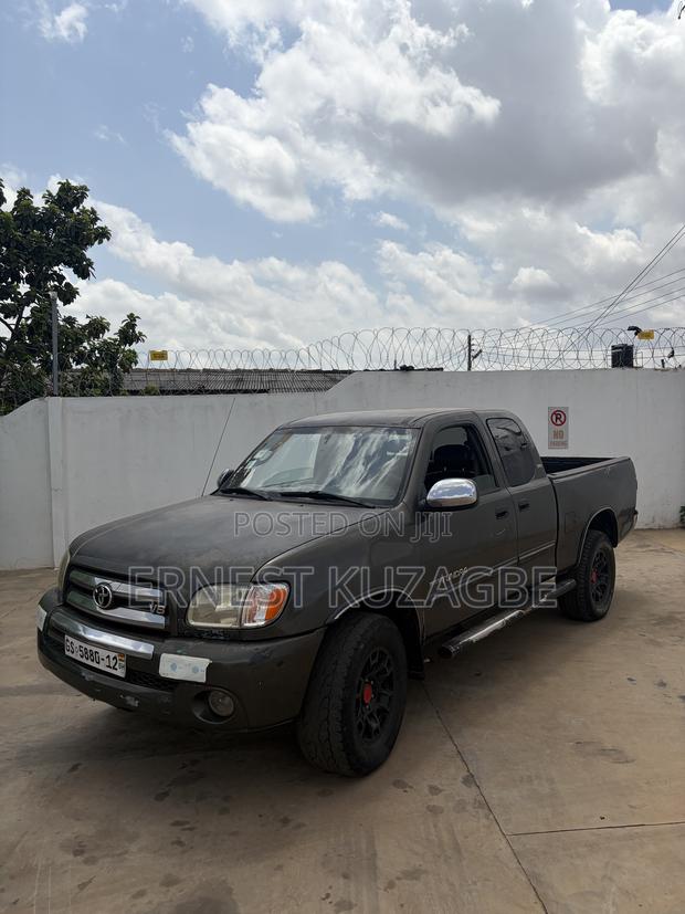 Toyota Tundra 2010 Gray