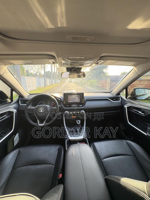 Toyota RAV4 2019 Blue