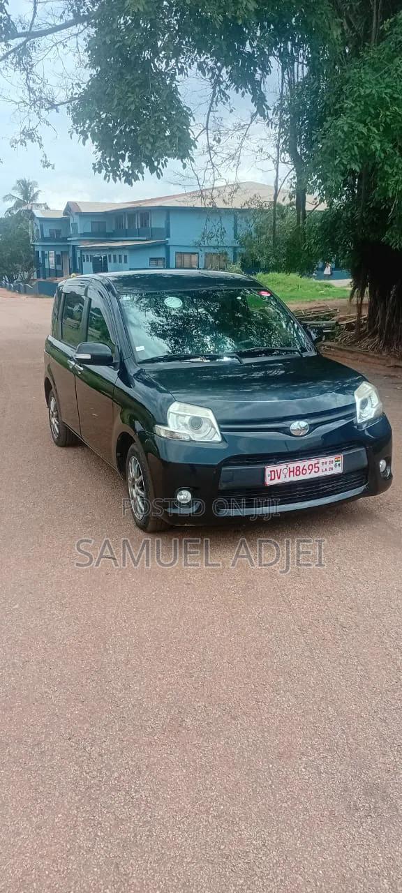 Toyota Sienta 1.5 AWD 2014 Black