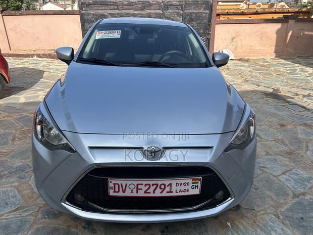 Toyota Yaris 1.5 Sedan L 2020 Silver