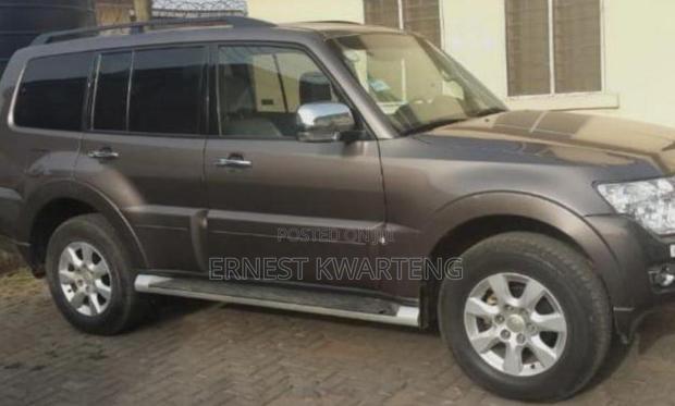 Mitsubishi Pajero 2015 Silver