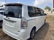 Toyota Voxy 2012 White for sale