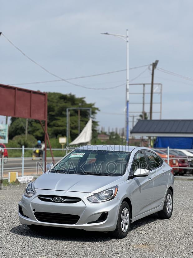 Hyundai Accent 2011 Silver