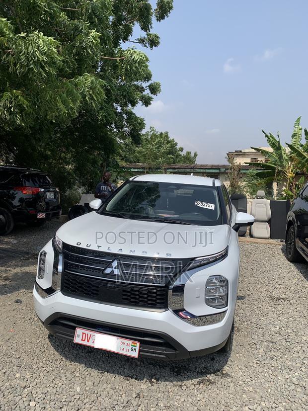 Mitsubishi Outlander 2023 White