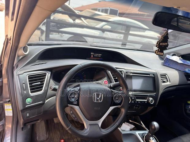 Honda Civic LX 4dr Sedan (1.8L 4cyl 5M) 2015 Gray