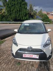 Toyota Sienta 1.5 AWD 2015 Beige for sale
