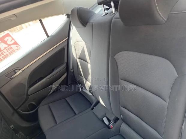 Hyundai Elantra SE 2018 White