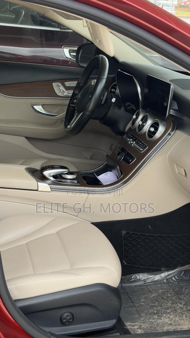 Mercedes-Benz C300 2020 Red