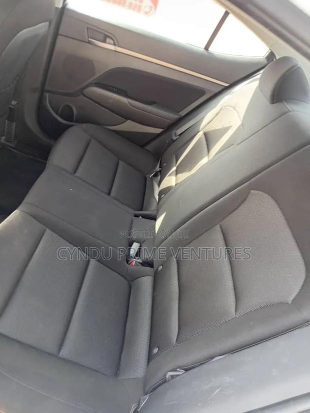 Hyundai Elantra SE 2018 White