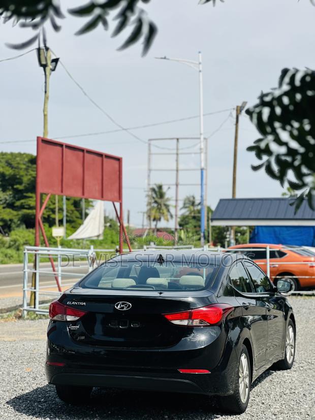 Hyundai Elantra SE Sedan FWD (1.8L 4cyl 6A) 2016 Black