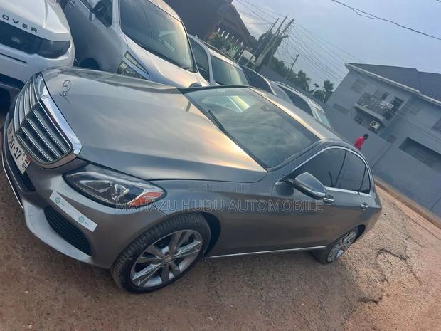 Mercedes-Benz C300 Luxury 4dr AWD 4Matic Sedan (2.0L 4cyl 7A) 2015 Gray