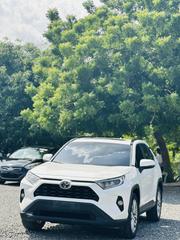 Toyota RAV4 XLE FWD 2020 White for sale