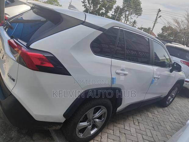 Toyota RAV4 XLE AWD 2023 White