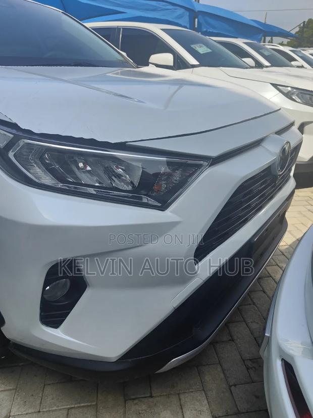 Toyota RAV4 XLE AWD 2023 White