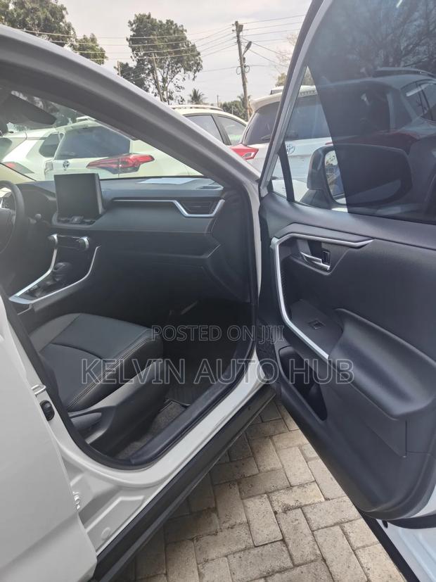 Toyota RAV4 XLE AWD 2023 White