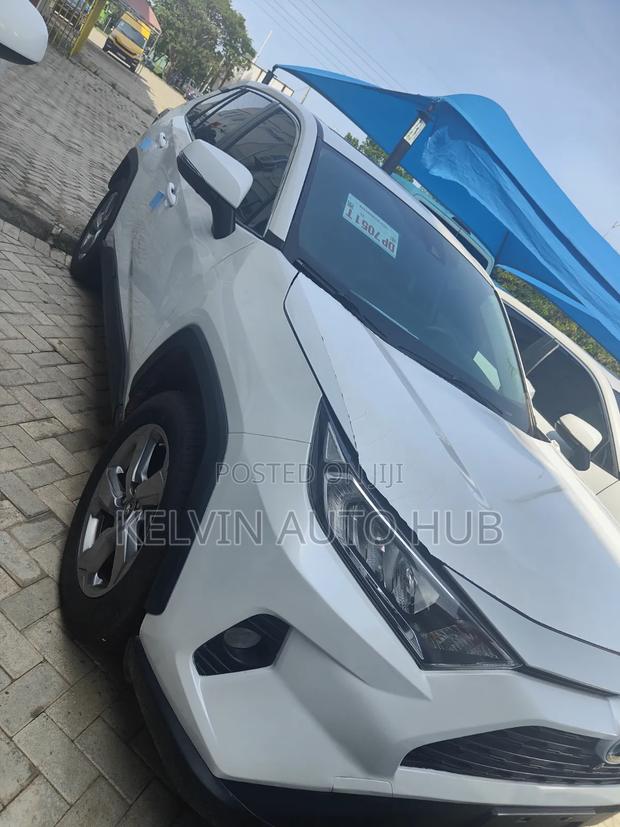 Toyota RAV4 XLE AWD 2023 White