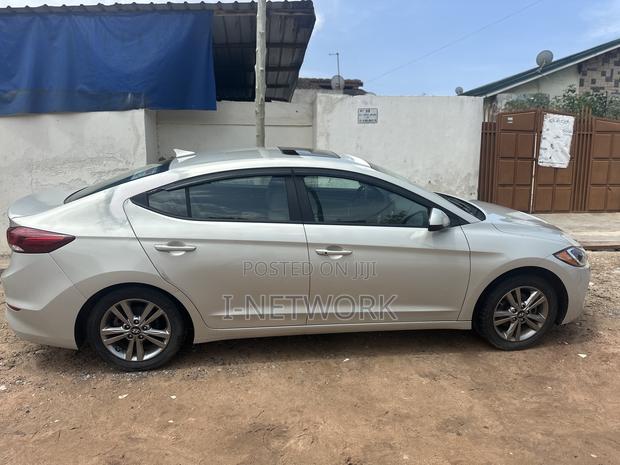 Hyundai Elantra Value Edition 2018 Gold