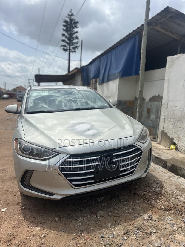 Hyundai Elantra Value Edition 2018 Gold