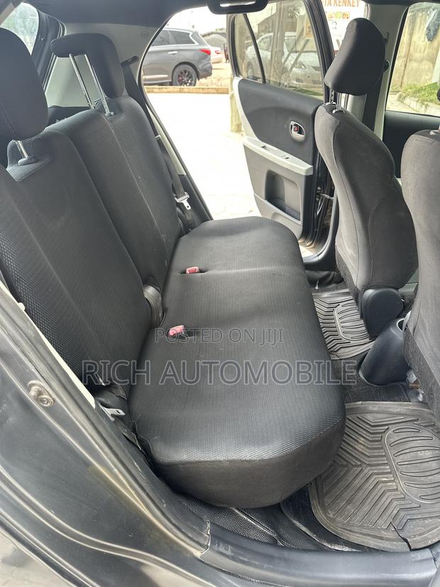 Toyota Vitz 1.3 FWD 5dr 2010 Gray
