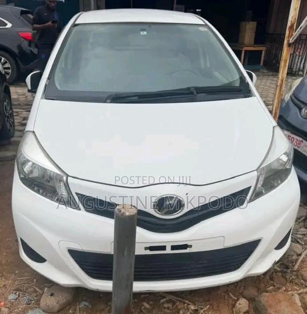 Toyota Vitz 2012 White