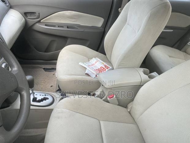 Toyota Belta 2010 Blue