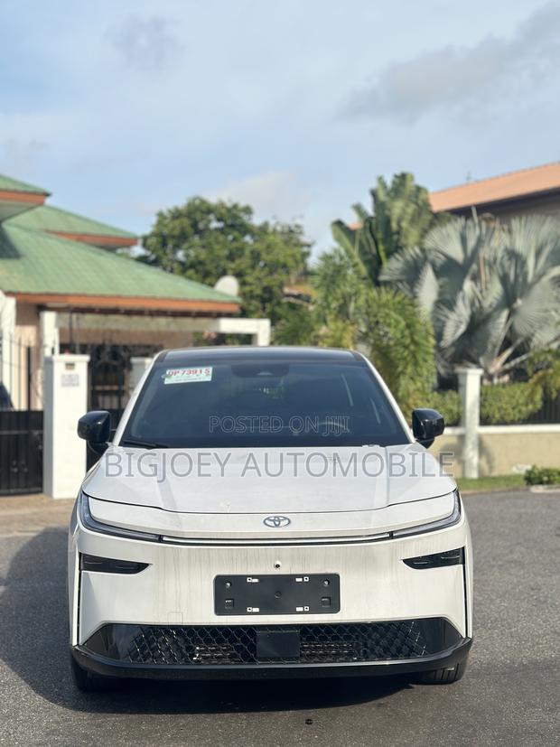 Toyota bZ4X Limited AWD 2025 White