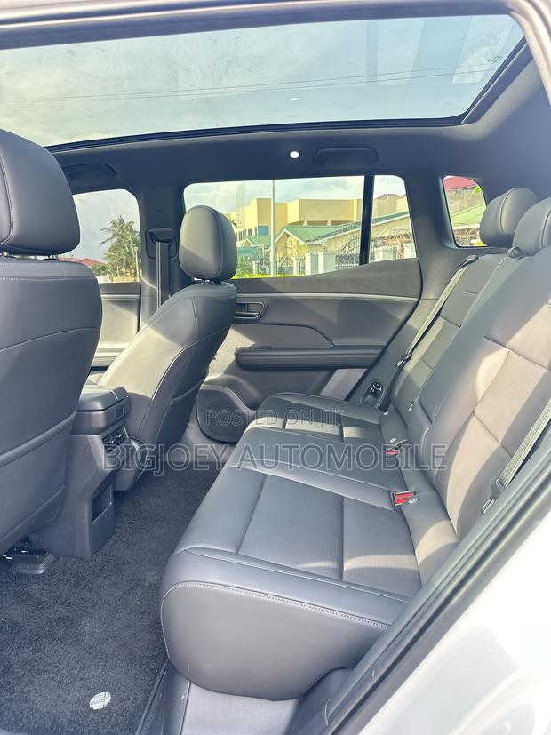 Toyota bZ4X Limited AWD 2025 White