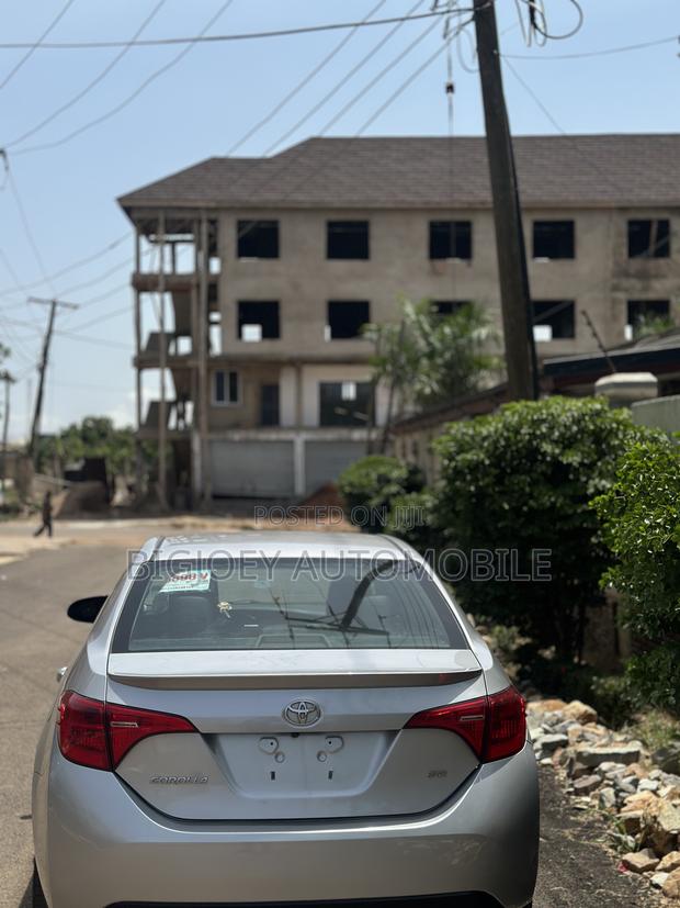 Toyota Corolla SE 4dr Sedan (1.8L 4cyl CVT) 2017 Silver