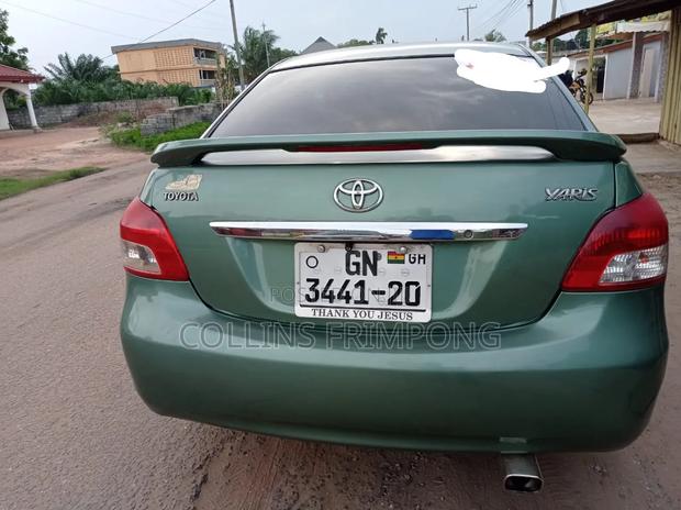 Toyota Yaris Base Sedan 4dr 2010 Green