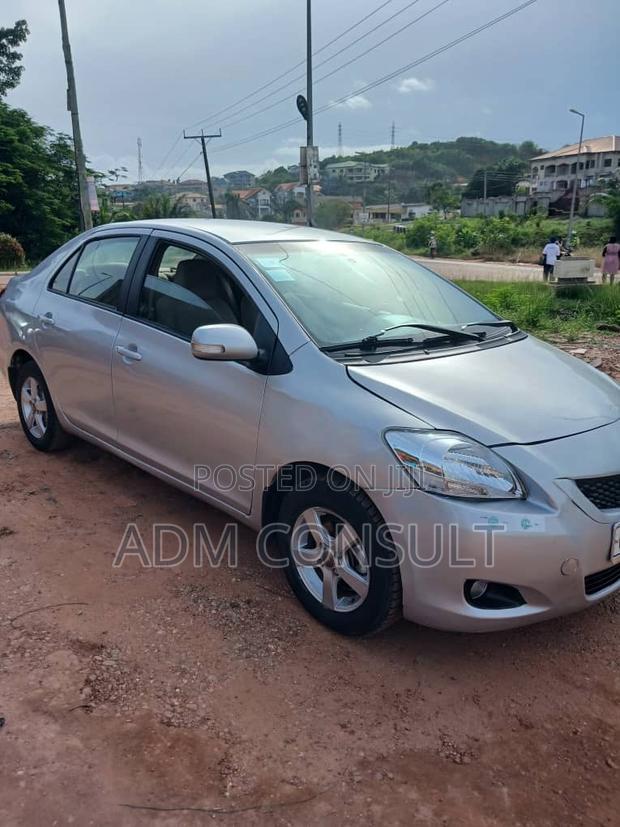 Toyota Belta 2010 Silver